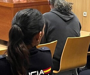 Acusa a su pareja de acuchillar a su hermana y alega que lo encubrió porque ‘me tenía amedrentada’